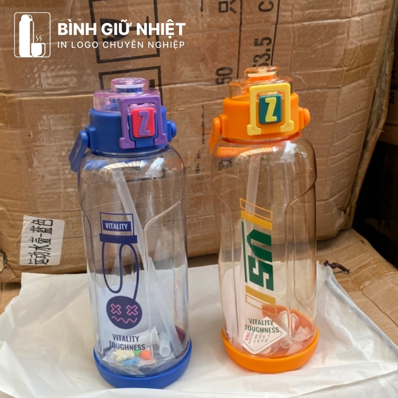 Bình nước nhựa Trung Quốc quà tặng có quai dung tích 1.8l