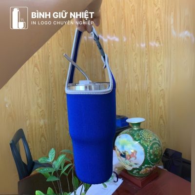 Túi đựng ly giữ nhiệt quà tặng in logo màu xanh dương có móc cài TĐ-01