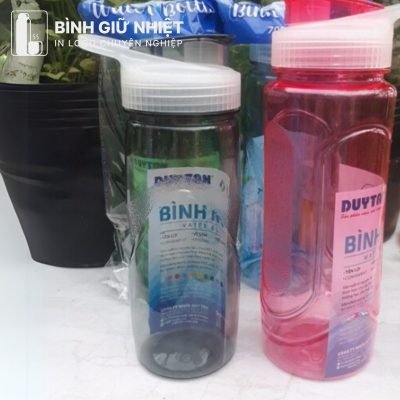 Bình nước nhựa quà tặng in logo thương hiệu Duy Tân nút bật dung tích 1L BNN-08