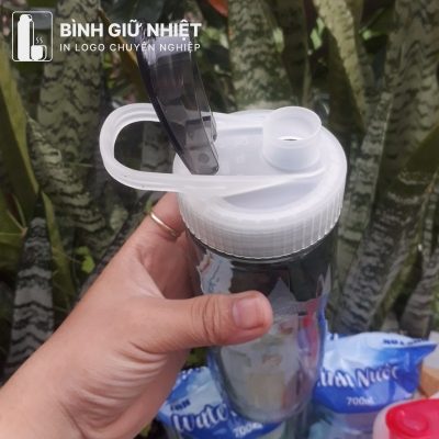 Bình nước nhựa quà tặng in logo thương hiệu Duy Tân nút bật dung tích 1L BNN-08