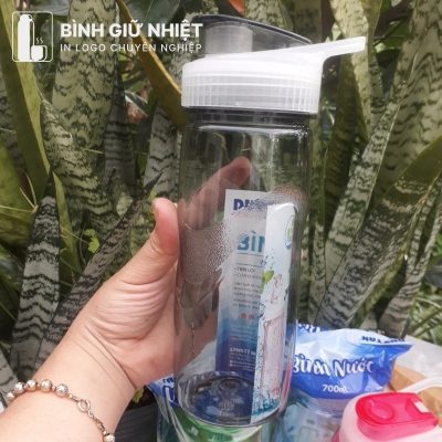 Bình nước nhựa quà tặng in logo thương hiệu Duy Tân nút bật dung tích 1L BNN-08