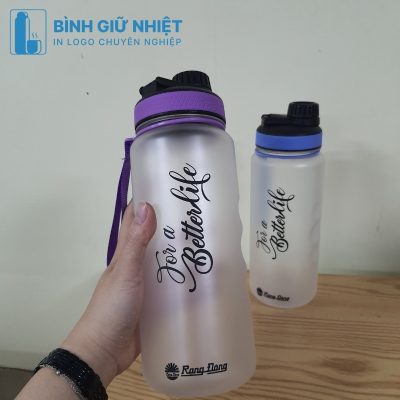 Bình nước nhựa quà tặng in logo thương hiệu Rạng Đông nút bật dung tích 1.2L BNN-09