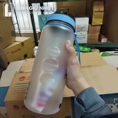 Bình nước nhựa quà tặng in logo thương hiệu Rạng Đông nút bật dung tích 1.2L BNN-09