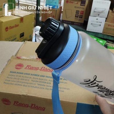 Bình nước nhựa quà tặng in logo thương hiệu Rạng Đông nút bật dung tích 1.2L BNN-09